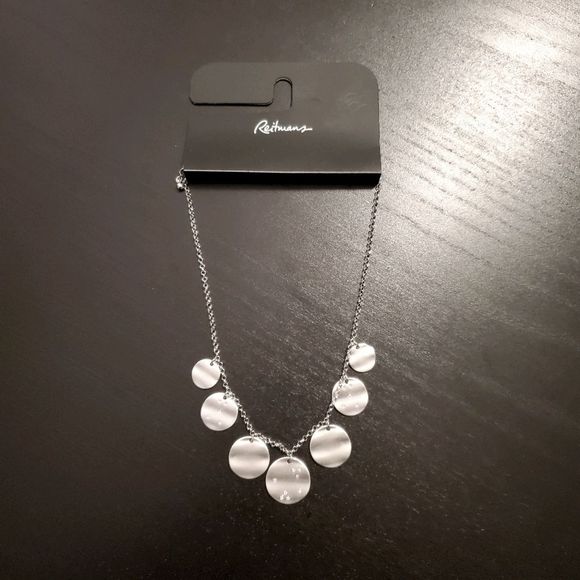 🌺 3/25 NWT silver chain medallion necklace - Picture 5 of 6